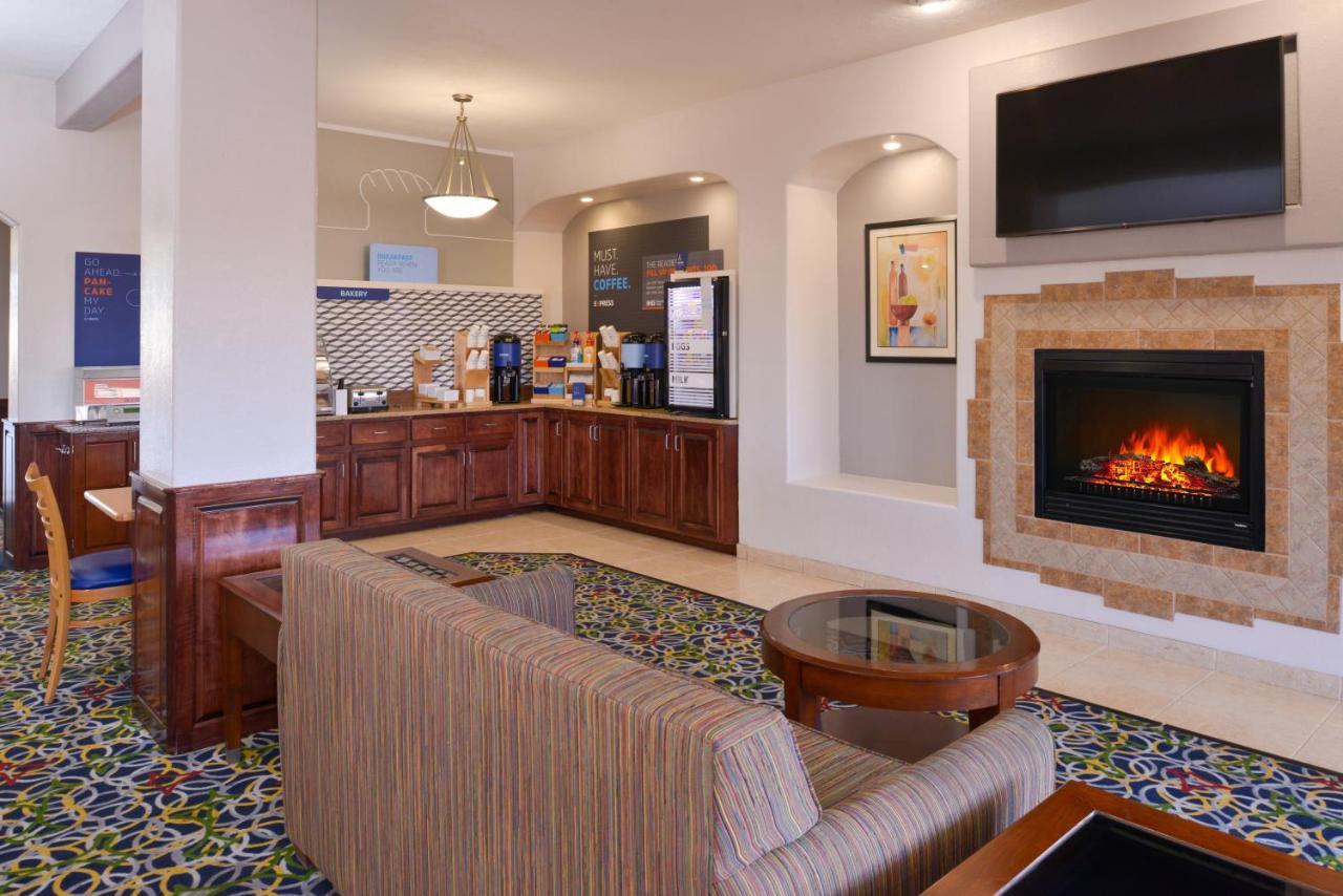 Holiday Inn Express & Suites Alamosa By Ihg Екстериор снимка