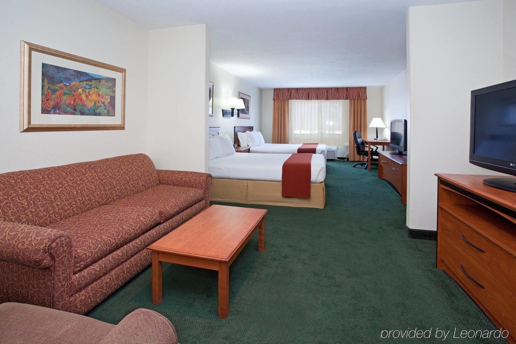 Holiday Inn Express & Suites Alamosa By Ihg Стая снимка